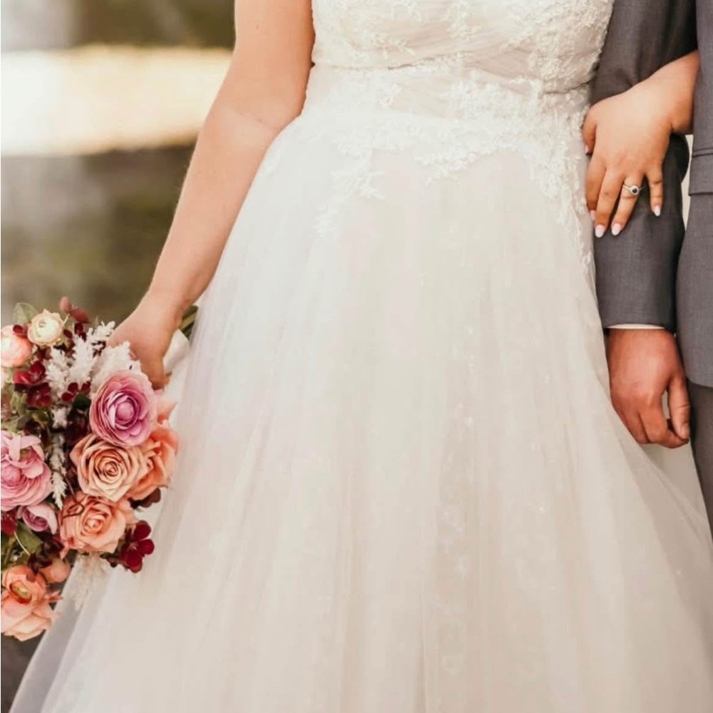 Melissa Sweet Ivory Lace Wedding Dress